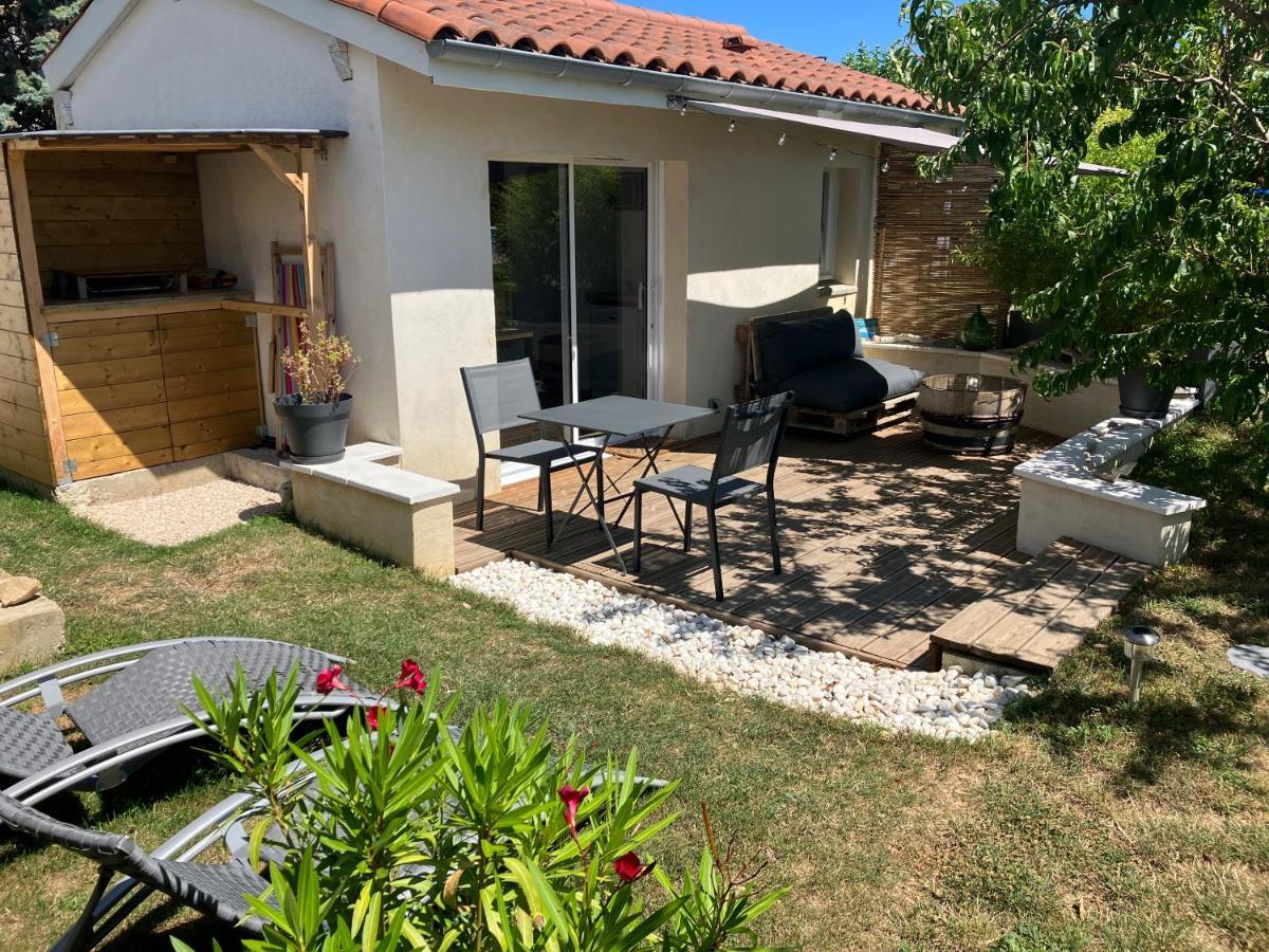 Gite Bambou Avec Piscine Saint-Andeol-le-Chateau Luaran gambar