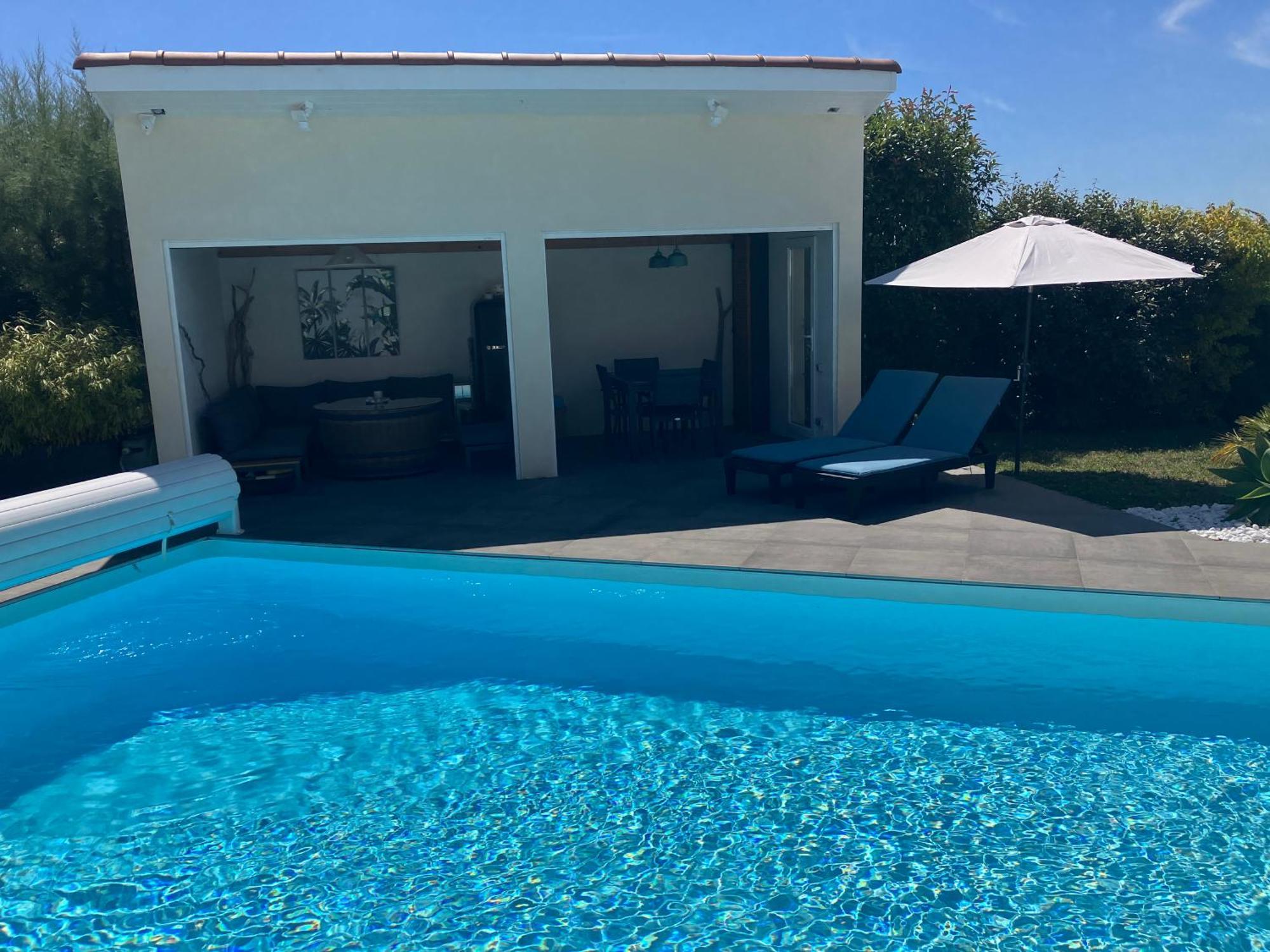 Gite Bambou Avec Piscine Saint-Andeol-le-Chateau Luaran gambar
