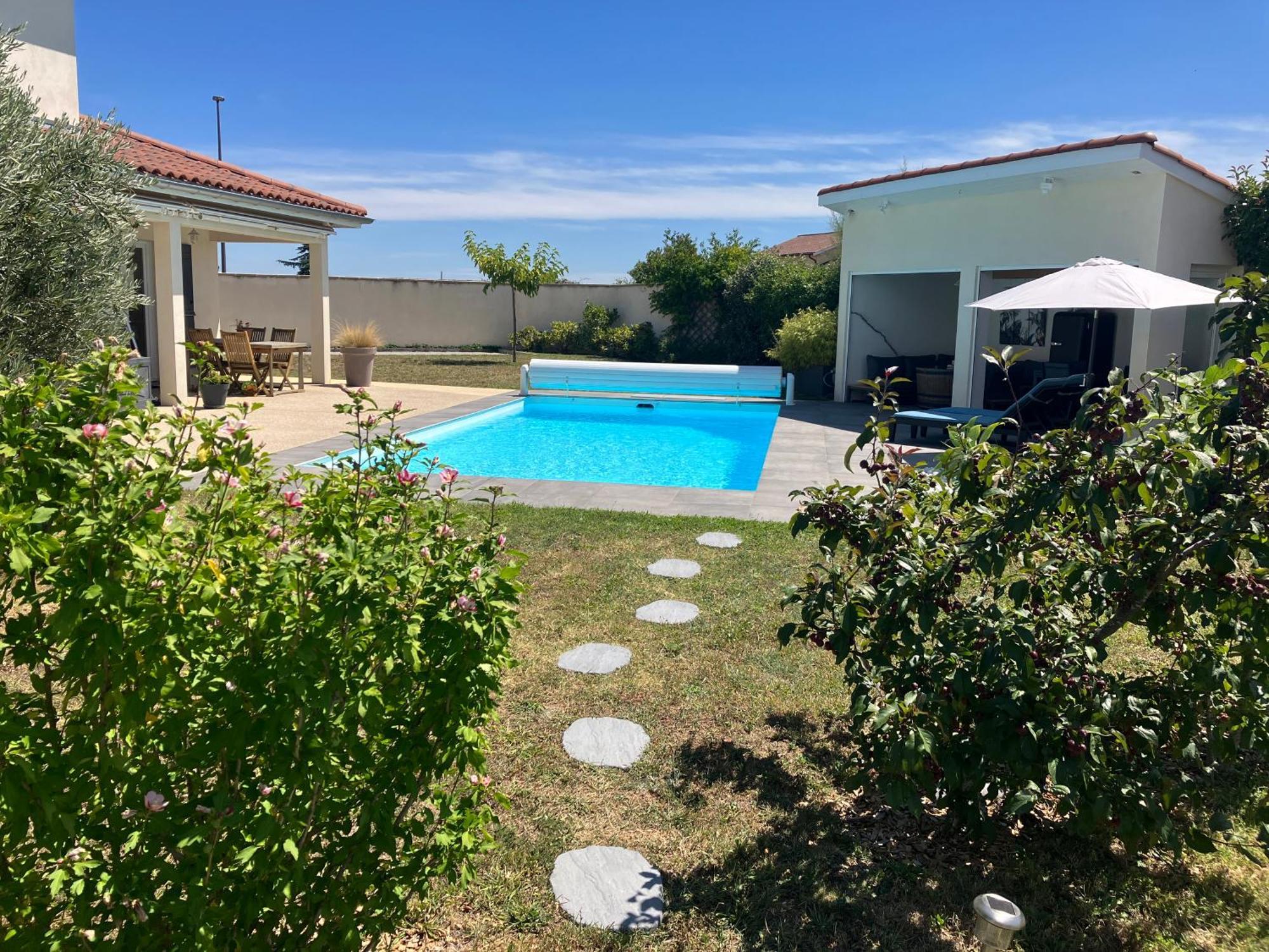 Gite Bambou Avec Piscine Saint-Andeol-le-Chateau Luaran gambar